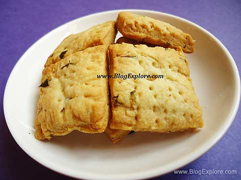 khara biscuit, masala biscuit, spicy cookies recipe, iyengar bakery biscuit recipe