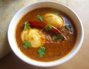egg pepper gravy recipe, south indian muttai milagu kuzhambu recipe