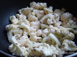 cauliflower florets for gobi sabzi