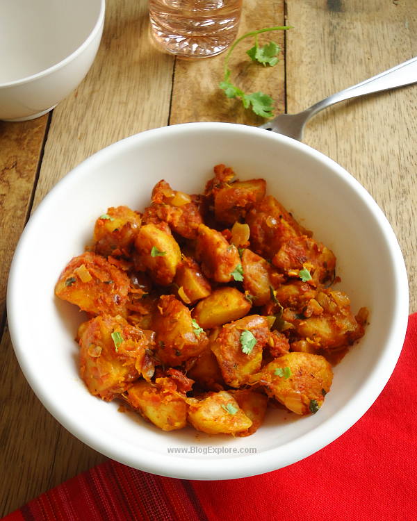 Tawa Aloo Masala - a flavorful North Indian style dry potato curry with aromatic spices
