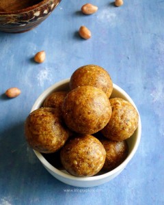 peanut ladoo recipe - a quick and easy Indian sweet using peanuts.