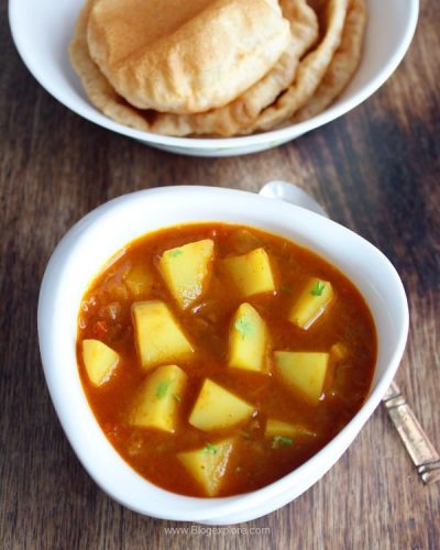 aloo tamatar sabzi recipe, potato tomato curry recipe, north indian style side dish for pooris or chapathis